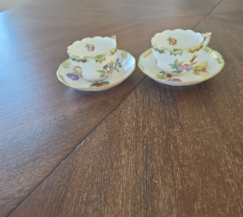 2 HEREND Fine China Demitasse Queen Victoria Teacup and Saucer - Picture 6 of 15